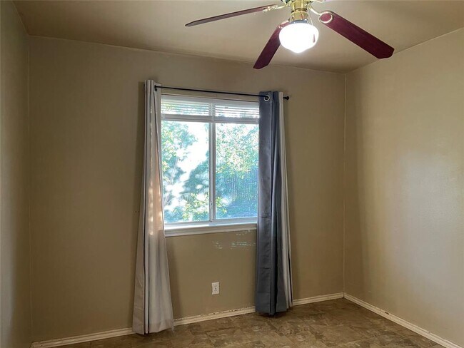Building Photo - 729 Blue Oak Cir