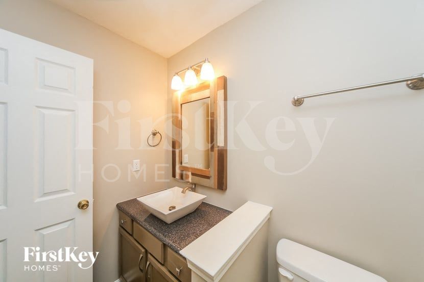 Building Photo - 10432 Kensington Cir