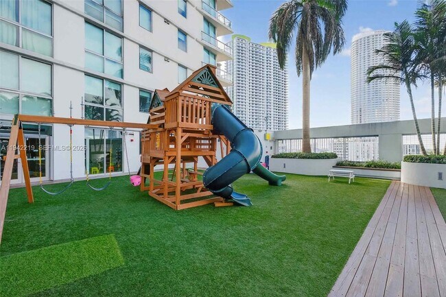 Building Photo - 92 SW 3rd St