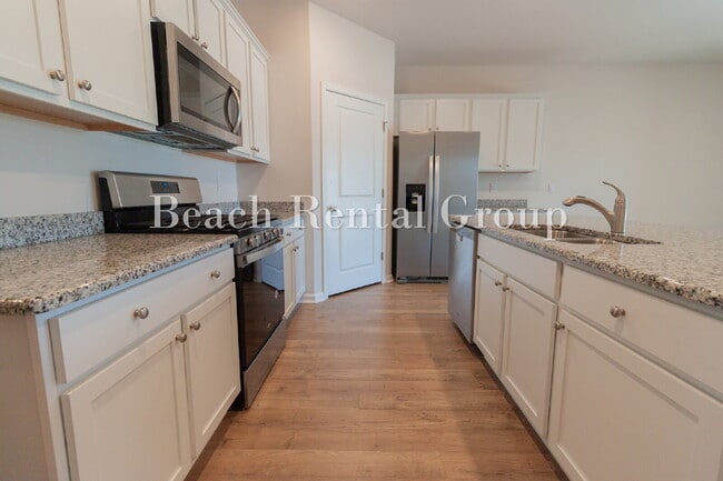 Building Photo - Spacious 4 Bedroom with Pond View