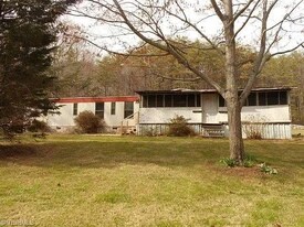 Building Photo - 1110 Birdsong Rd