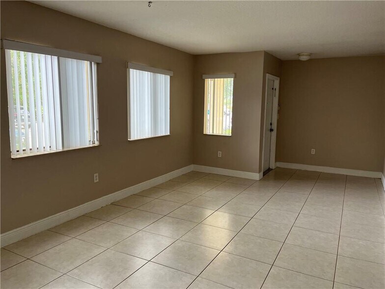 Building Photo - 6255 SW 47th Mnr