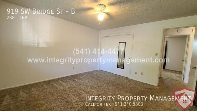 Building Photo - 919 SW Bridge St