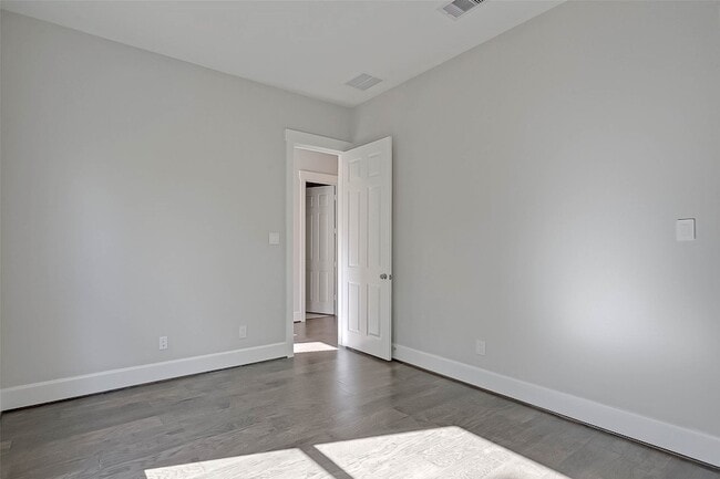 Building Photo - 31 Thorpe Ln