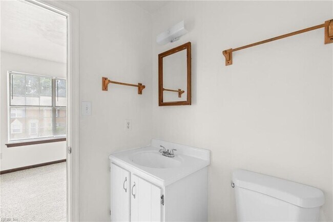Building Photo - 935 Still-Harbor Cir