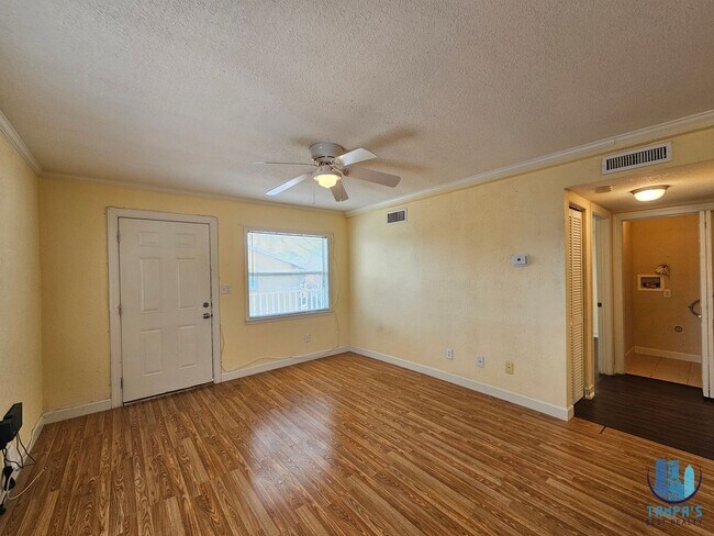 Building Photo - 119 N Evergreen Ave