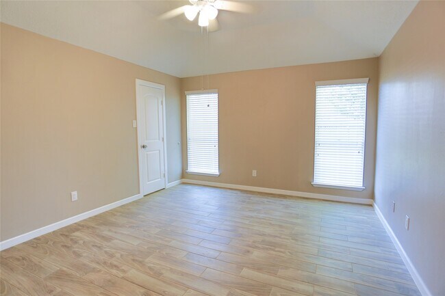 Building Photo - 7007 Glen Rosa Dr