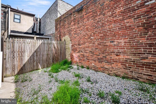 Building Photo - 1510 W York St