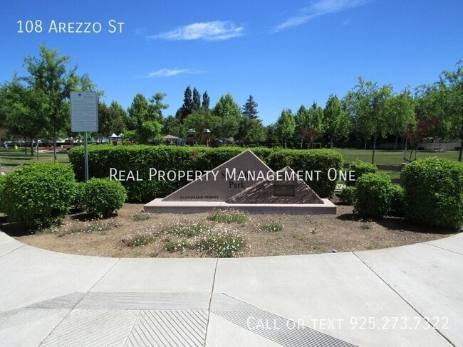 Building Photo - 108 Arezzo St