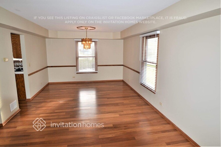 Building Photo - 1445 Woodscreek Cir