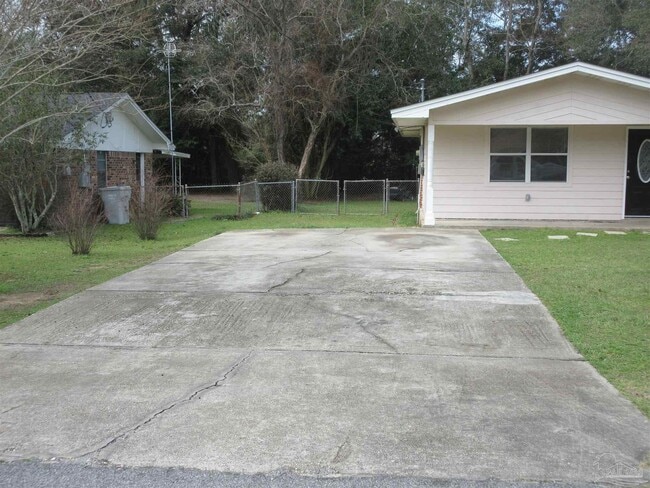 Building Photo - 4389 Pine Villa Cir