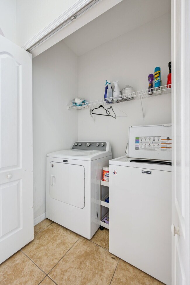 Building Photo - 13252 Silver Strand Falls Dr