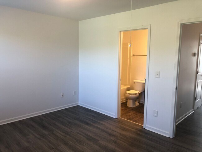 Building Photo - Townhouse for Rent In Wyngate