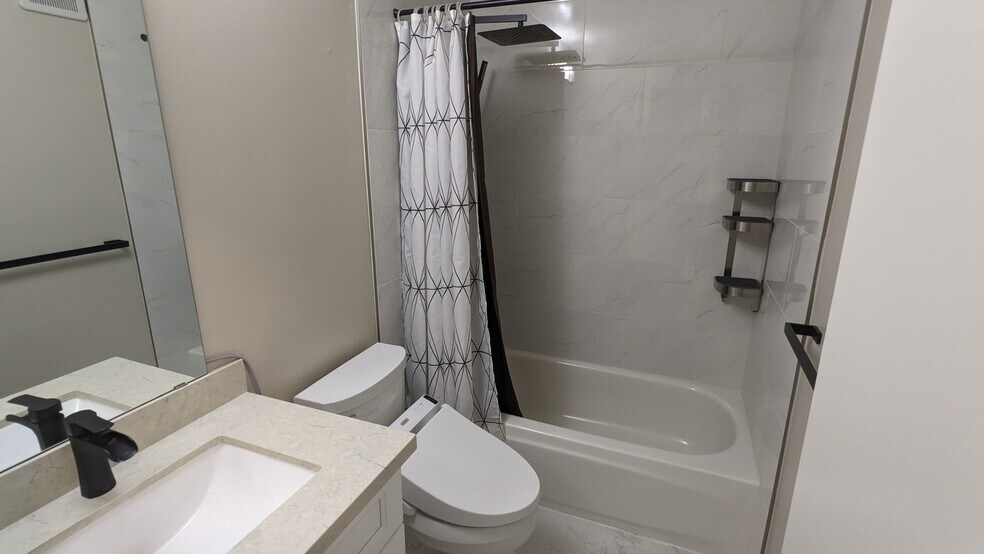 Guest Bath - 905 W Middlefield Rd