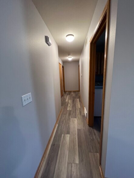 Building Photo - 611 Wellington Dr