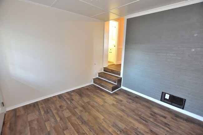 Building Photo - 205 S Mayo St