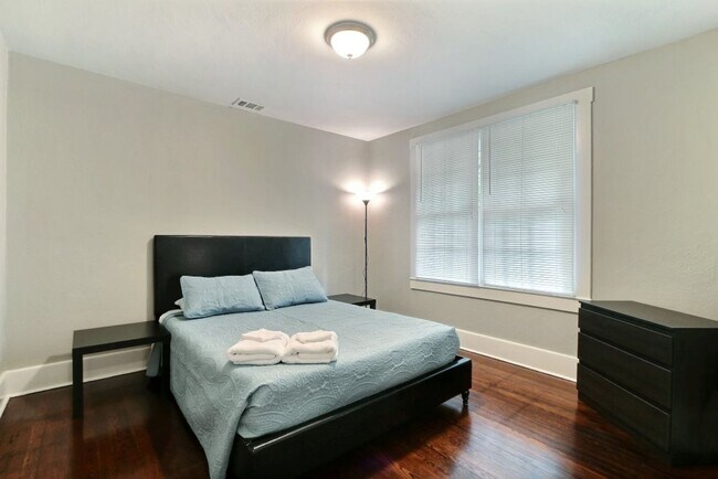 Building Photo - Large 3BR/2BA Ardsley Park Area House For ...