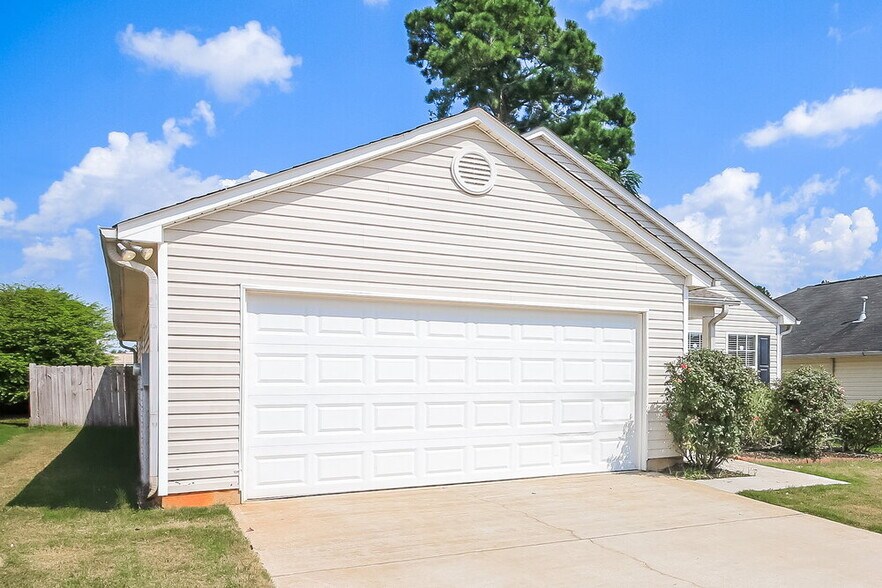 Building Photo - 1122 St Phillips Ct