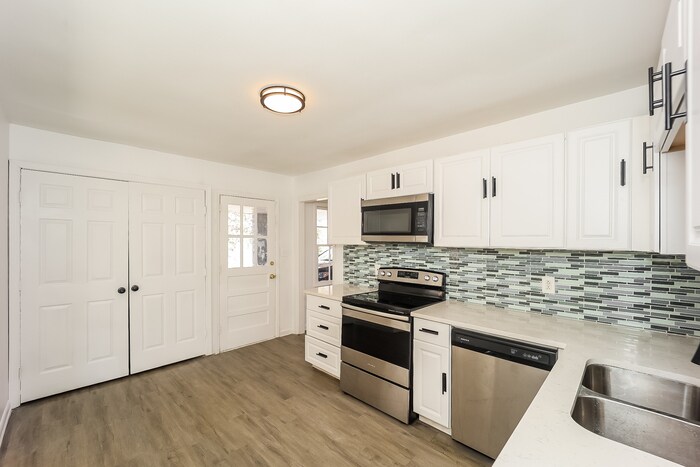 Building Photo - 6537 Bussell Way