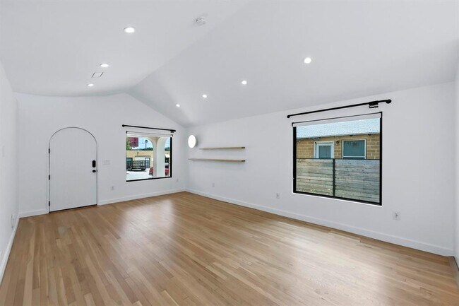 Building Photo - 5207 Avenue F