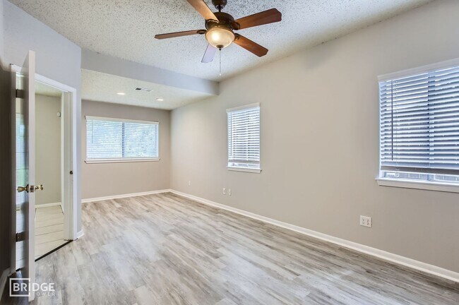 Building Photo - 11910 Yearling Dr