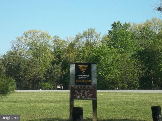 Building Photo - 933 Golden W Way