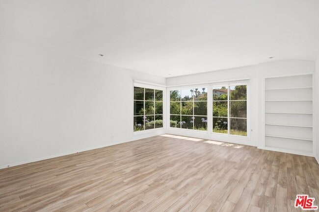 Building Photo - 6363 Sycamore Meadows Dr