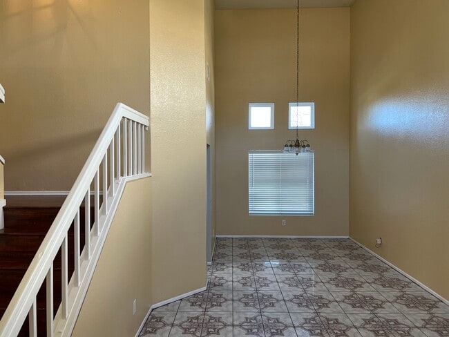 Building Photo - 15734 Willow Dr