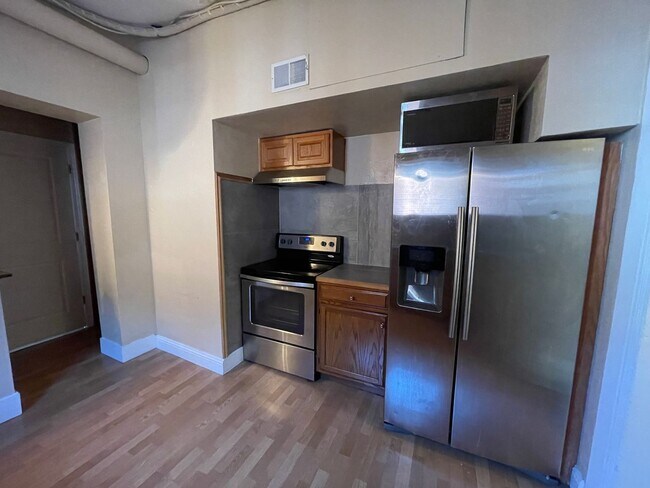 Building Photo - Charming 3 Bed 2 Bath in Downtown Denver.