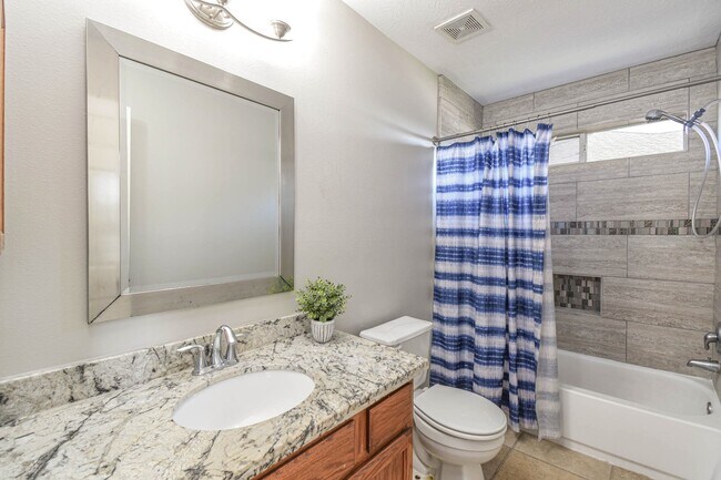 Building Photo - 245 Lake Estates Dr