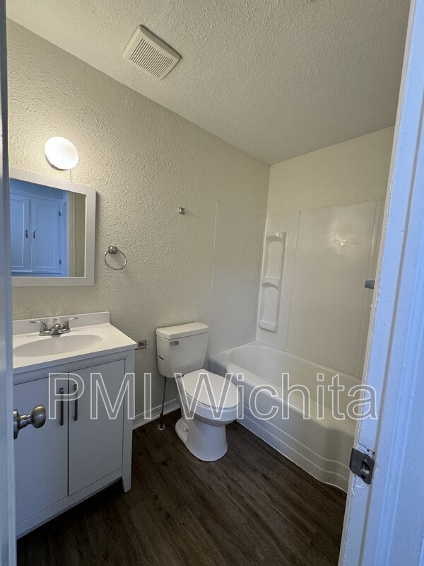Building Photo - 816 S Water St