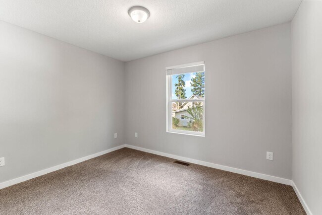 Building Photo - 388 N Franklin St