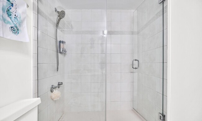 Building Photo - 3725 S Ocean Dr