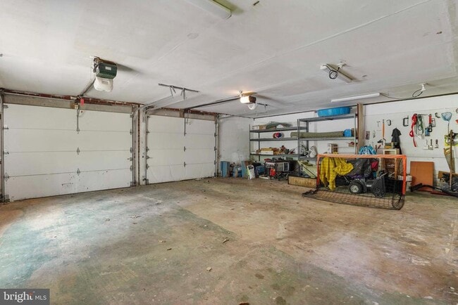 Building Photo - 5135 Summit Dr