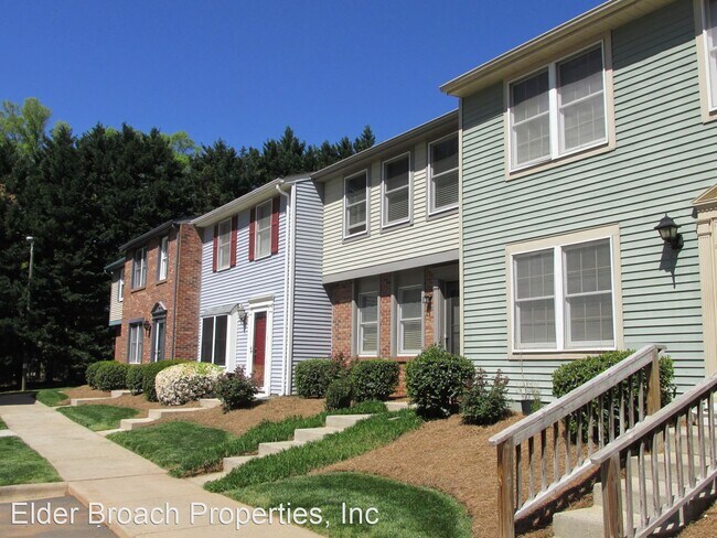 Building Photo - 3 br, 1.5 bath House - 1211-C Scaleybark Road