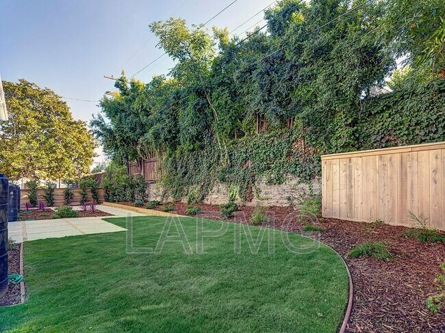 Building Photo - 5600 W 78th