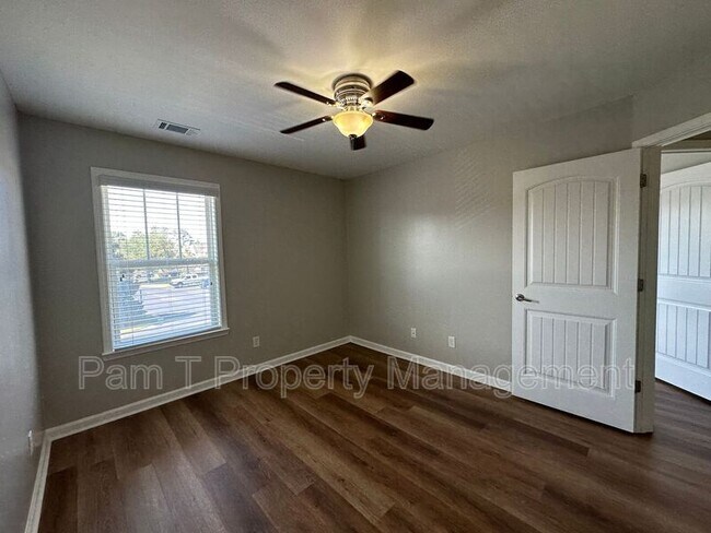 Building Photo - 106 Sonata Cir