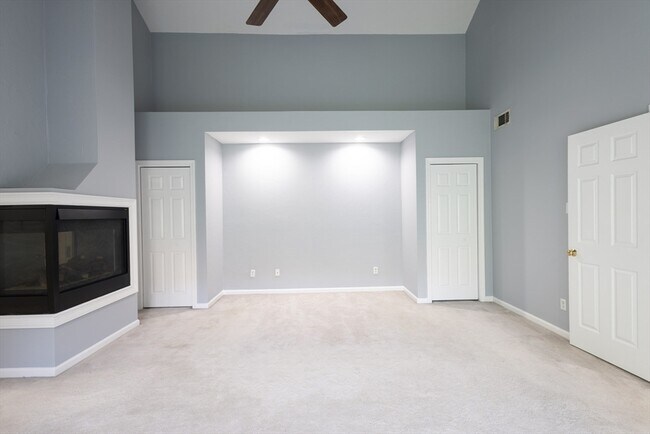 Building Photo - 445 Captain Eames Cir