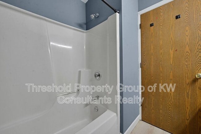 Building Photo - 5809-5811 Pepperwood Court