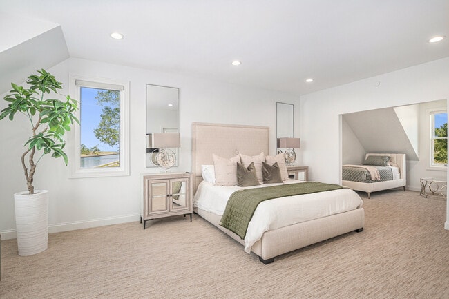 Building Photo - 6736 Saugatuck Bch Rd