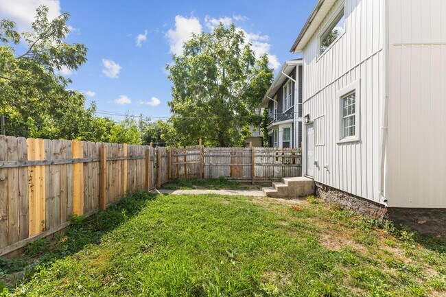 Building Photo - 1399 E Long St