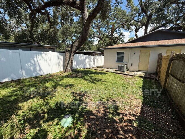 Building Photo - 2809 Marconi St