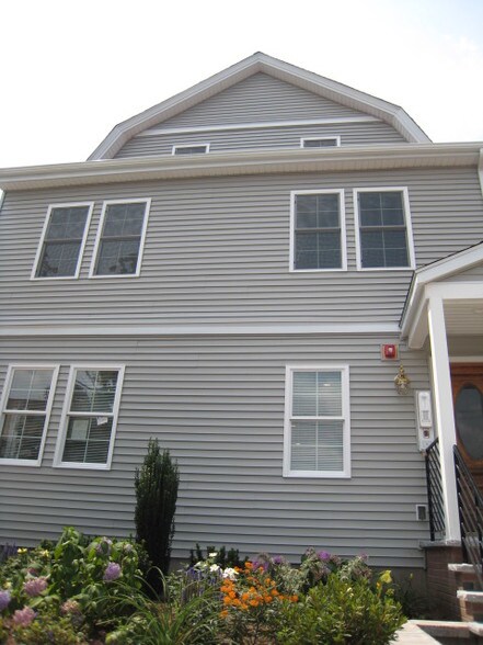 Building Photo - 220 Massachusetts Ave