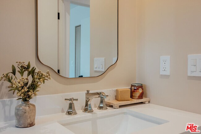 Building Photo - 1560 S Calle Palo Fierro