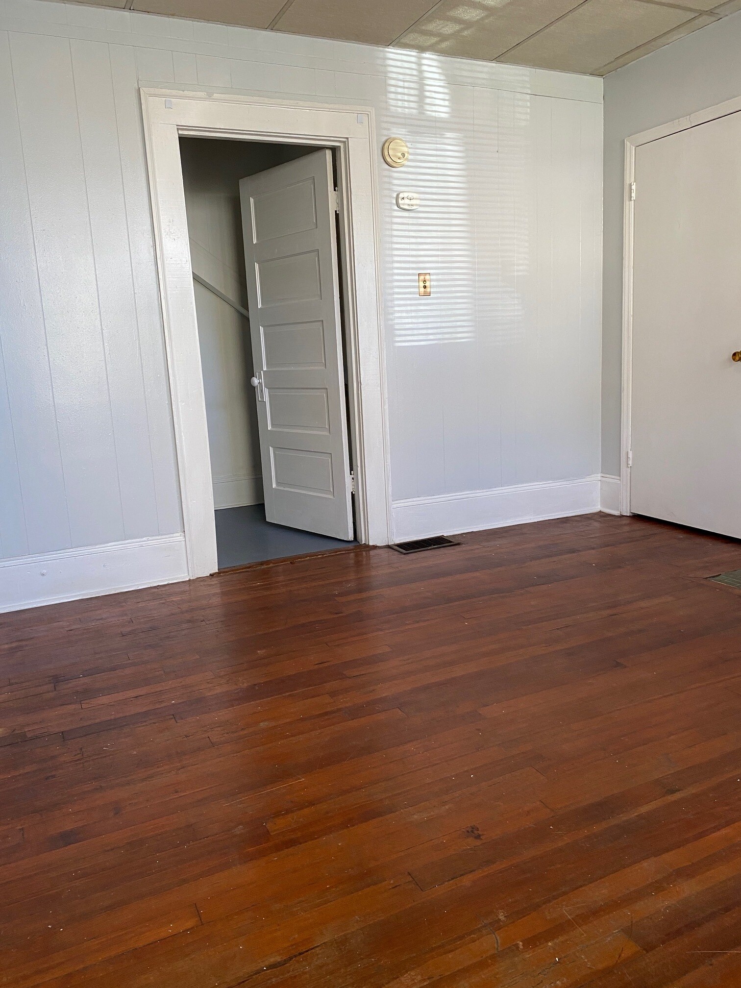 Building Photo - 220 W End Blvd