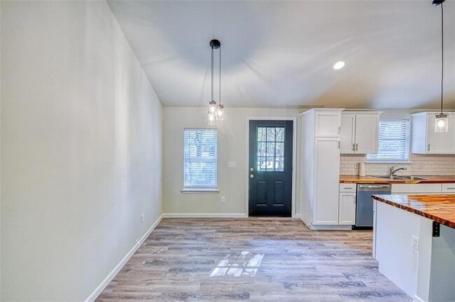 Building Photo - 211 Bumgarner Ave