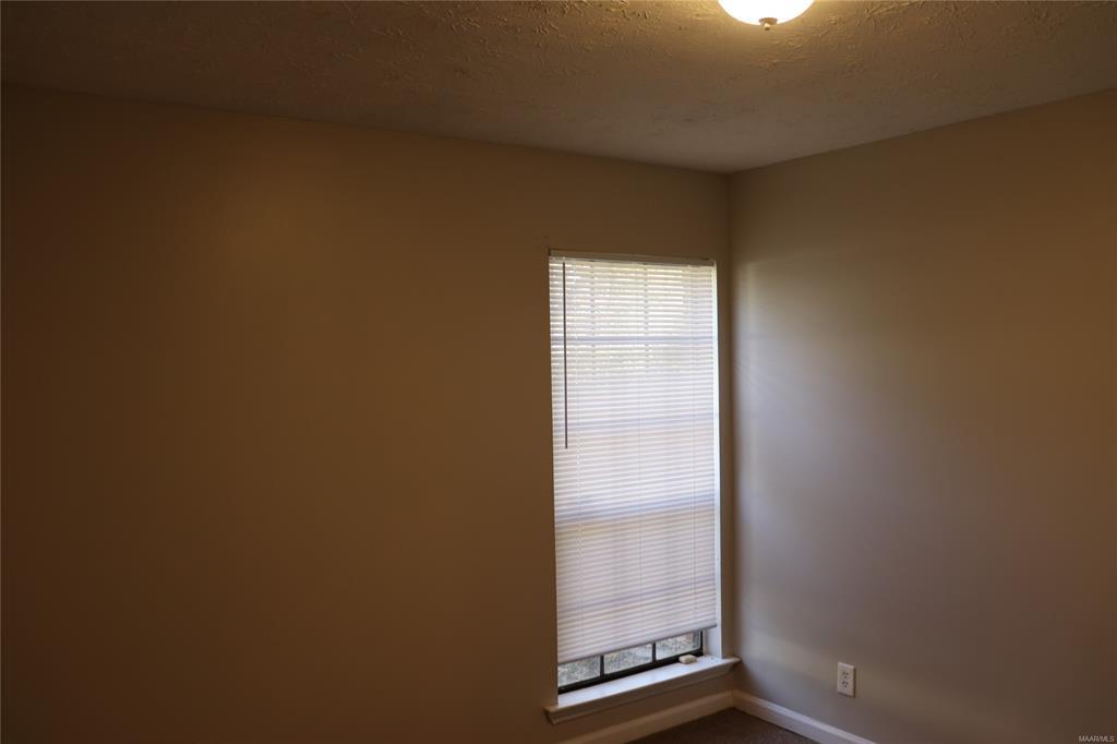 Building Photo - 760 N Burbank Dr