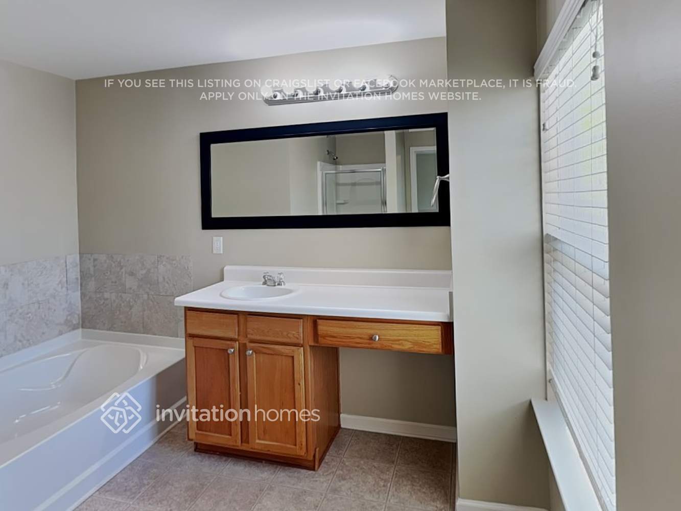 Building Photo - 2730 Englewood Dr