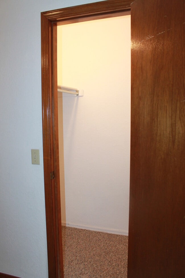 Building Photo - 2 Bedrooms - 2 Full Baths!