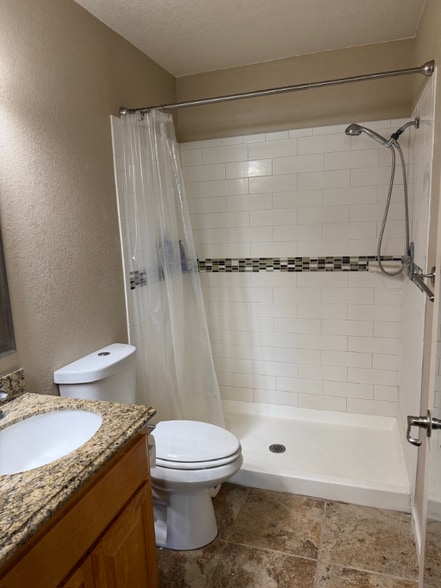 Building Photo - 9410 Aizenberg Cir